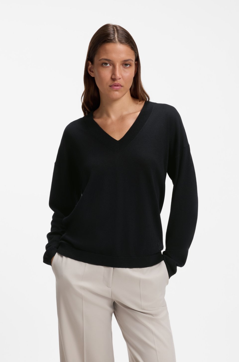 V-neck sweater in a wool blend with cashmere