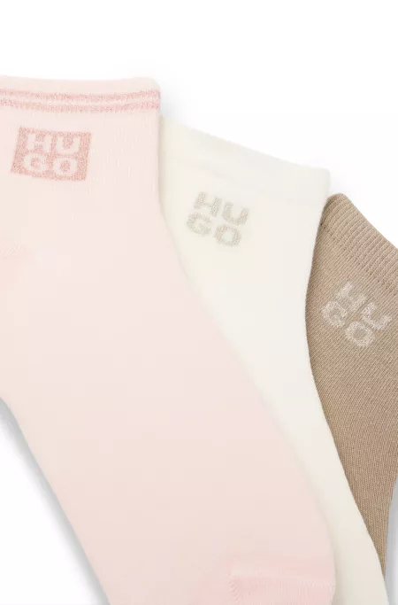 Three-pack short socks with metallic thread logos