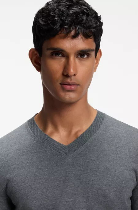 V-neck sweater in extra-fine merino wool