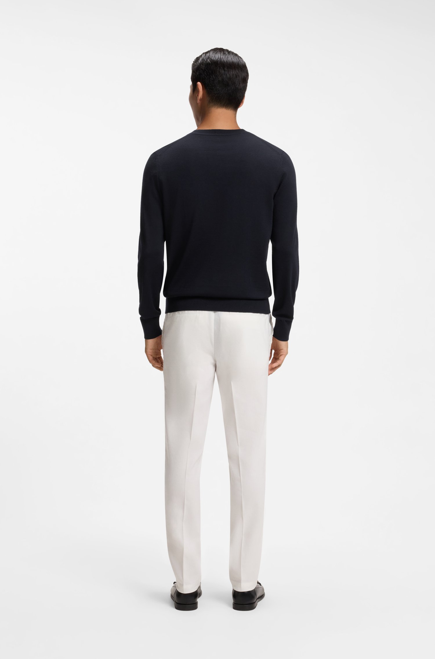 Boss V-neck sweater in extra-fine merino wool stickade tröjor herr – bild 3