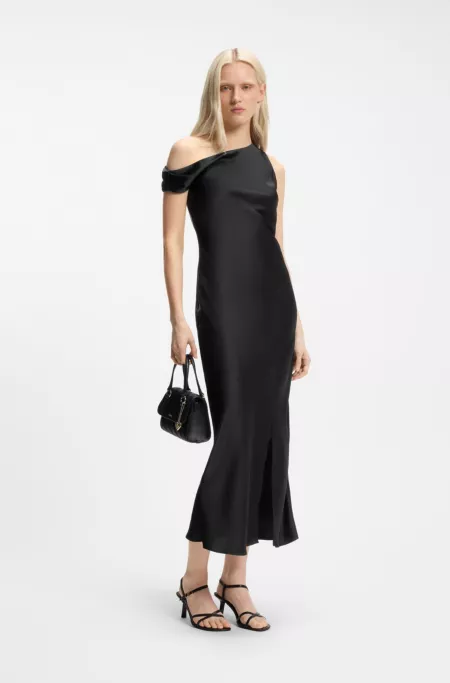 Schulterfreies Kleid aus Satin
