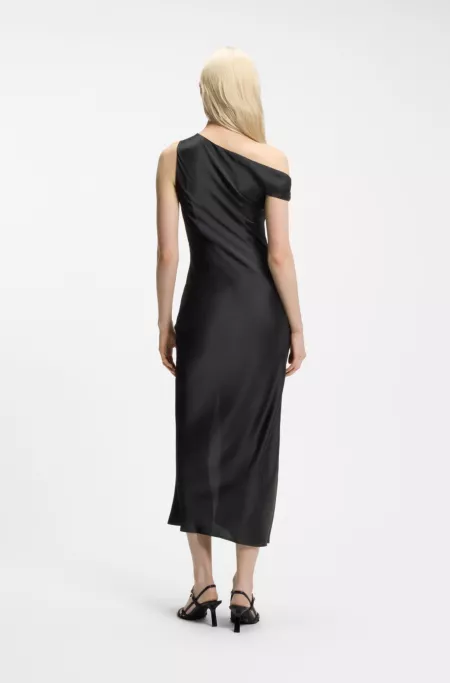 Schulterfreies Kleid aus Satin