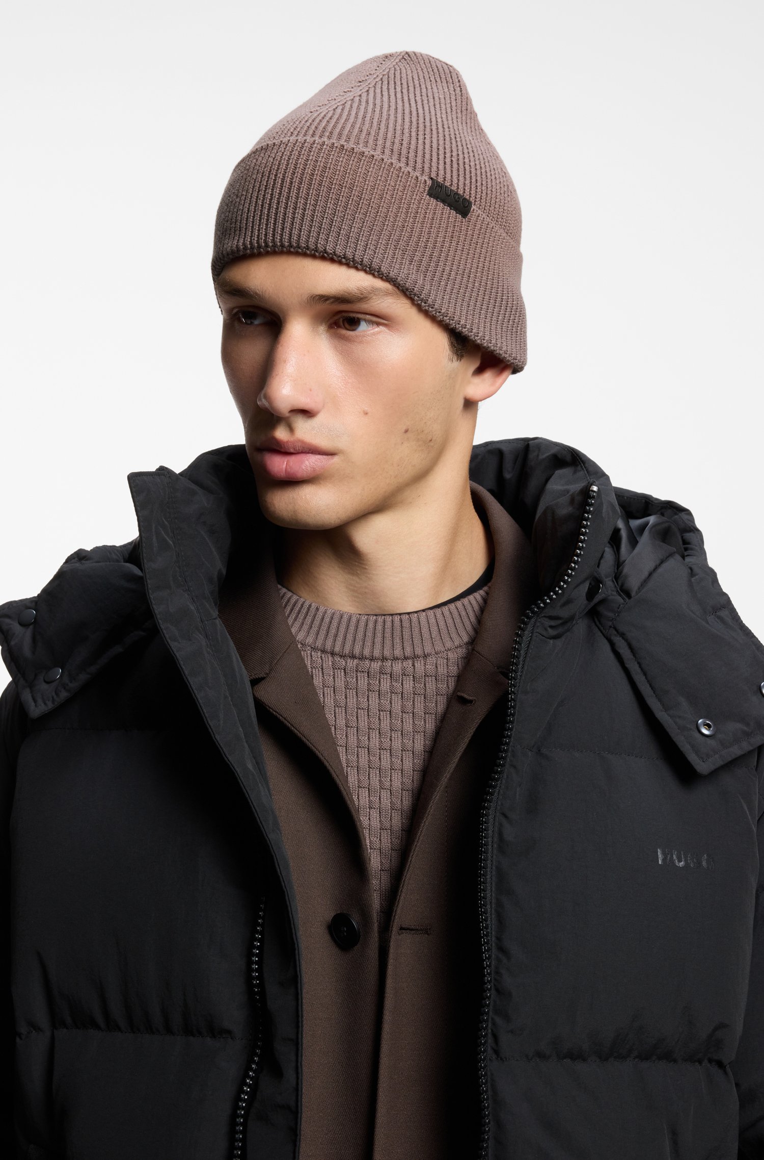 Hugo Rib-knit beanie in cotton with woven logo label mössor herr – bild 3