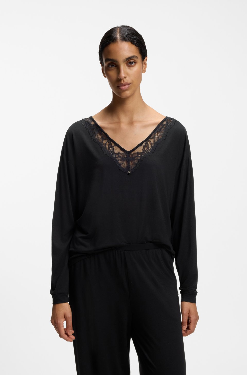 Long-sleeved pyjama top with lace neckline