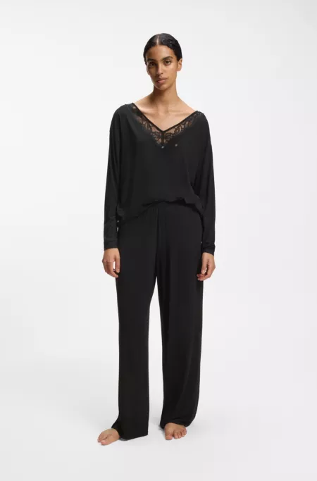 Pyjama bottoms with lace-trimmed pockets