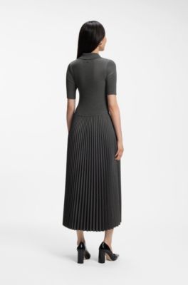 Vestido polo de manga corta con falda plisada, Gris oscuro