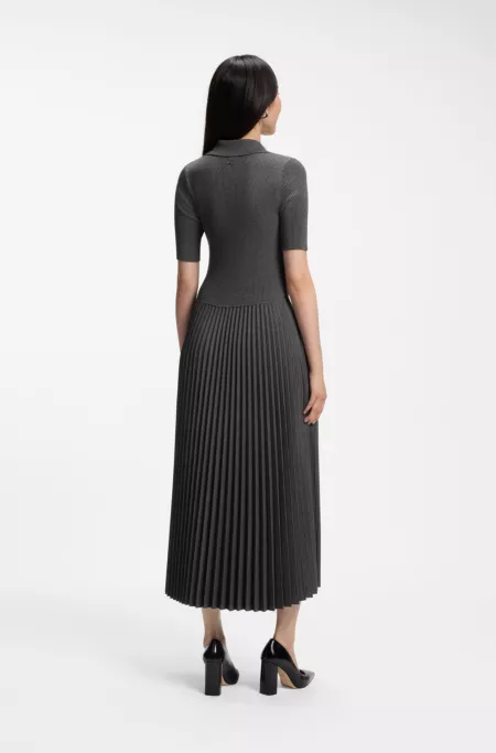 Kurzarm-Polokleid mit Plisseerock