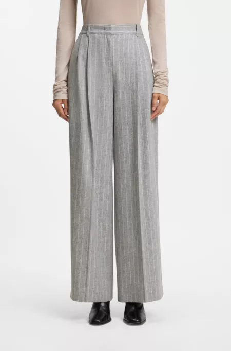 Hose aus Flanell mit weitem Beinverlauf und Nadelstreifen