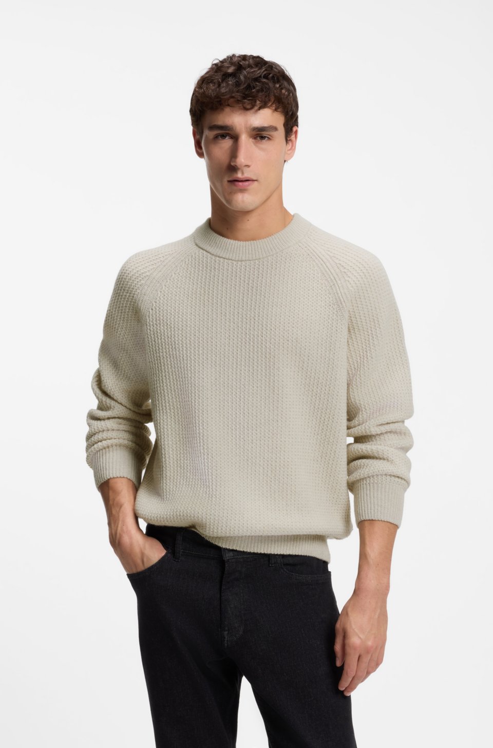 Relaxed-fit sweater with ribbed zig-zag structure