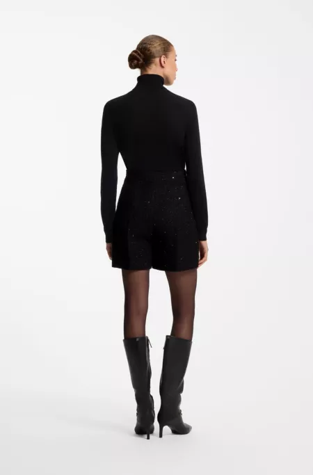 Short en maille bouclette rehaussé de détails en sequins scintillants
