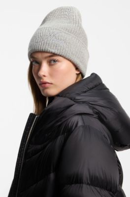 Gorro de punto en canal&eacute; con logo bordado en letra manuscrita, Gris claro