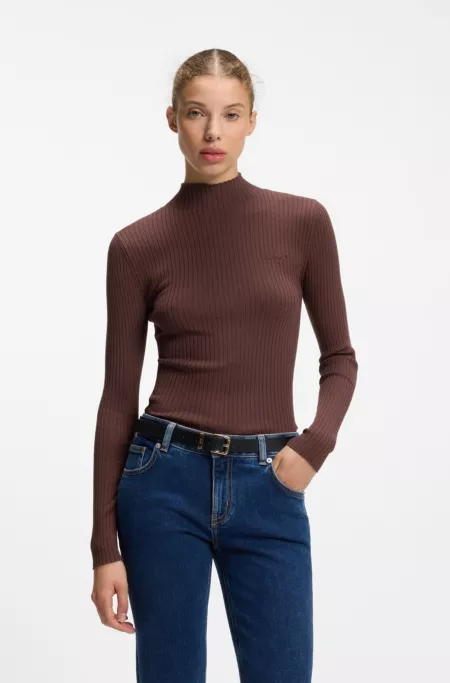 Pull Slim côtelé à col cheminée