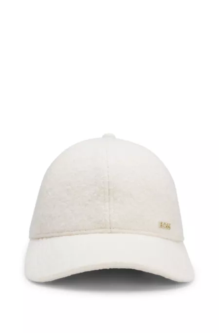 Six-panel cap in a wool-blend boucle