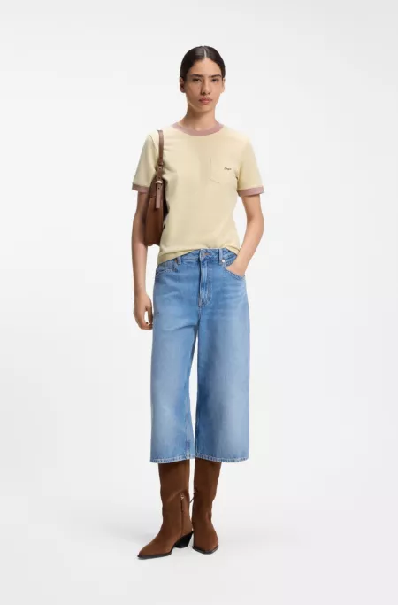 Camiseta slim fit en algodón con detalles de canalé en contraste