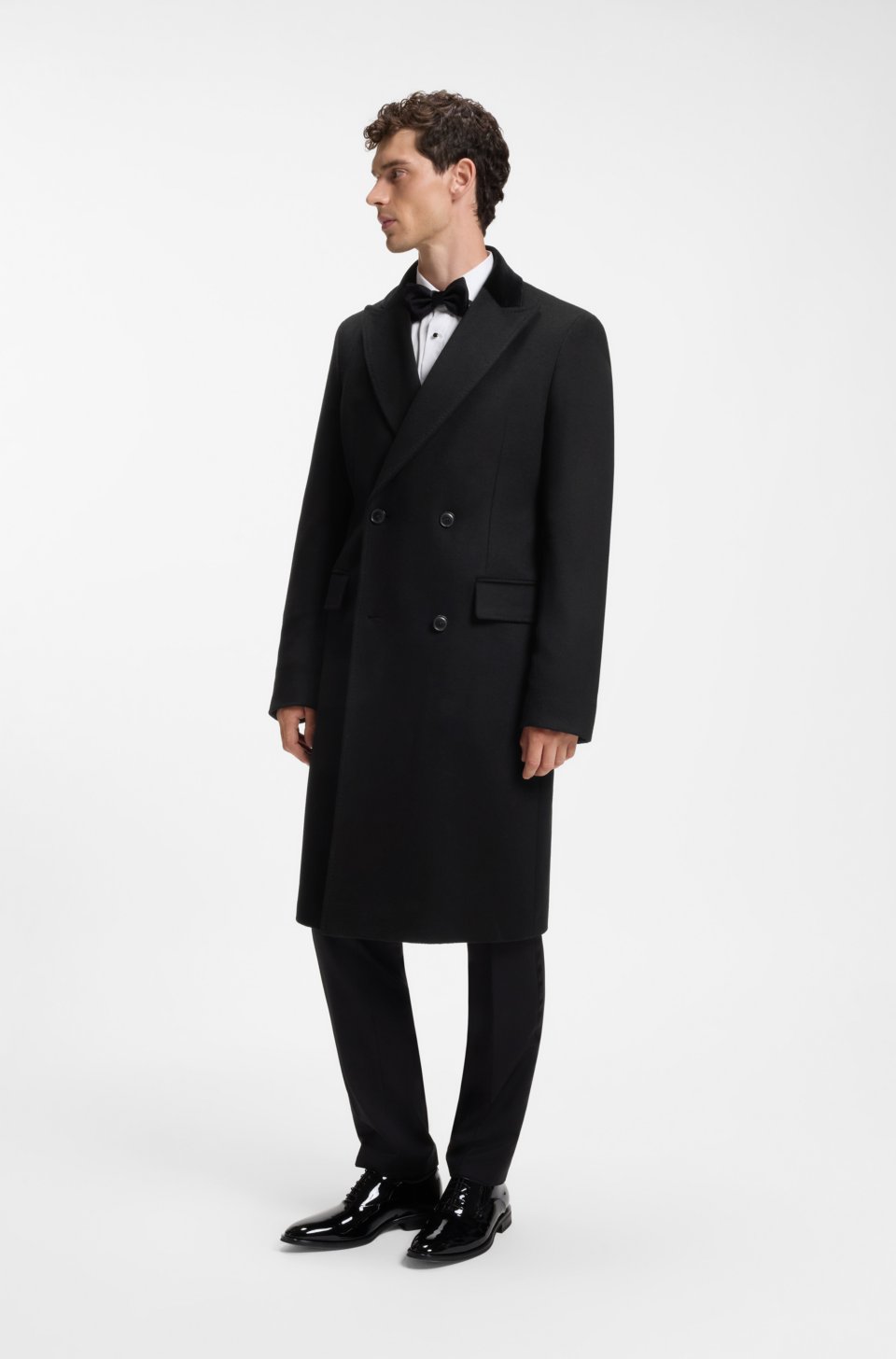 Double-breasted slim-fit coat with velvet collar