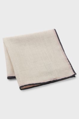 Hand-finished wool pocket square with double print, light pink