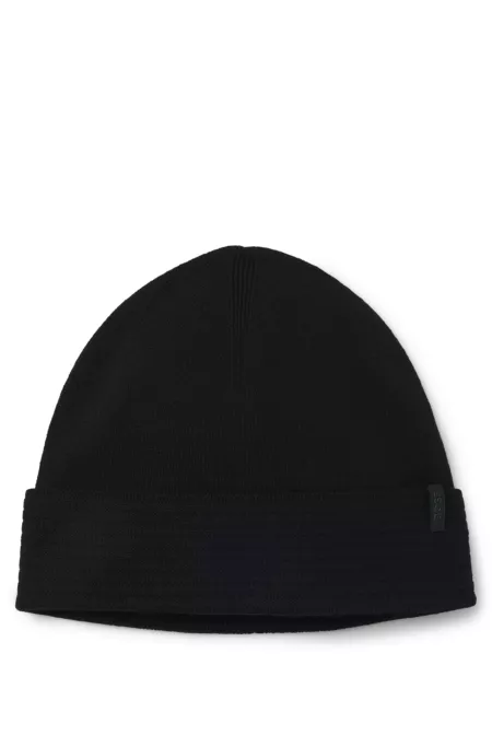 Knitted beanie hat in thermo-regulating stretch fabric