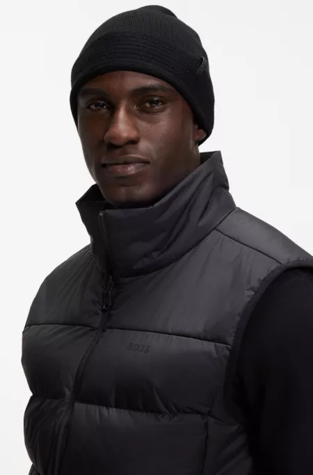 Knitted beanie hat in thermo-regulating stretch fabric