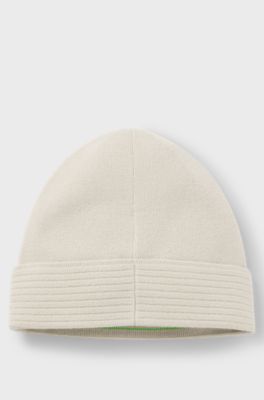 Knitted beanie hat in thermo-regulating stretch fabric, Light Beige