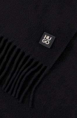 Fringed scarf in a wool blend with stacked logo, Black