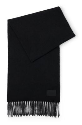 Fringed scarf in a wool blend with logo label