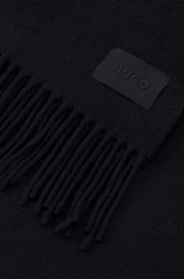 Fringed scarf in a wool blend with logo label, Black