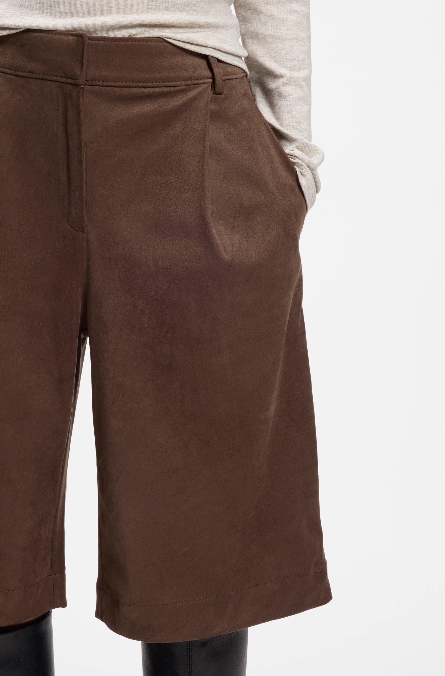 Boss Regular-fit shorts in faux suede with front pleats dam – bild 3