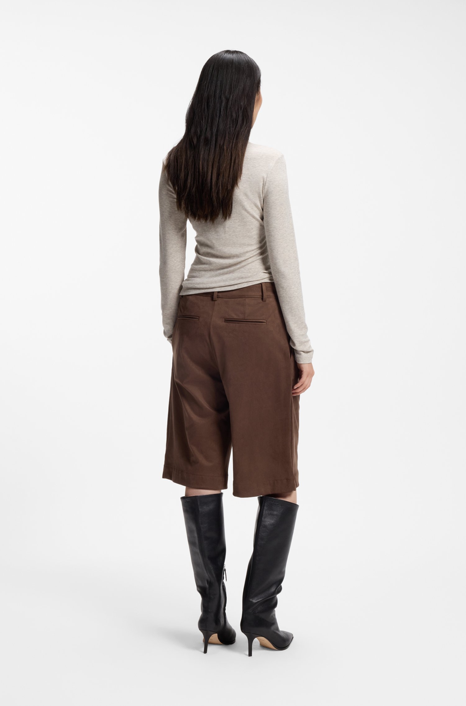Boss Regular-fit shorts in faux suede with front pleats dam – bild 2