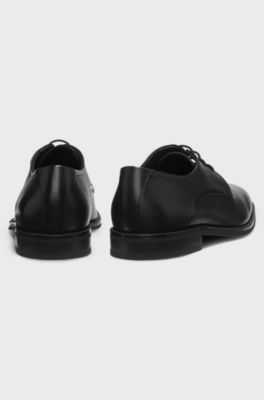 Scarpe stringate realizzate in Italia in pelle martellata, Nero
