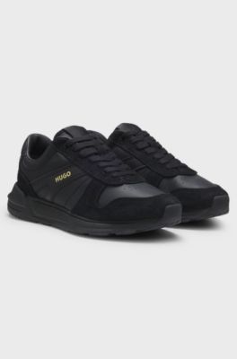 Sneakers in pelle scamosciata con logo in lamina dorata, Nero
