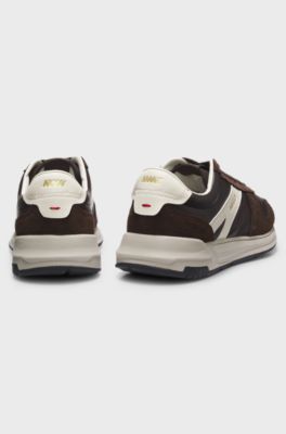 Sneakers in pelle scamosciata con logo in lamina dorata, Marrone scuro