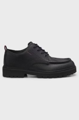 Derby shoes in grained leather with lug sole, Black
