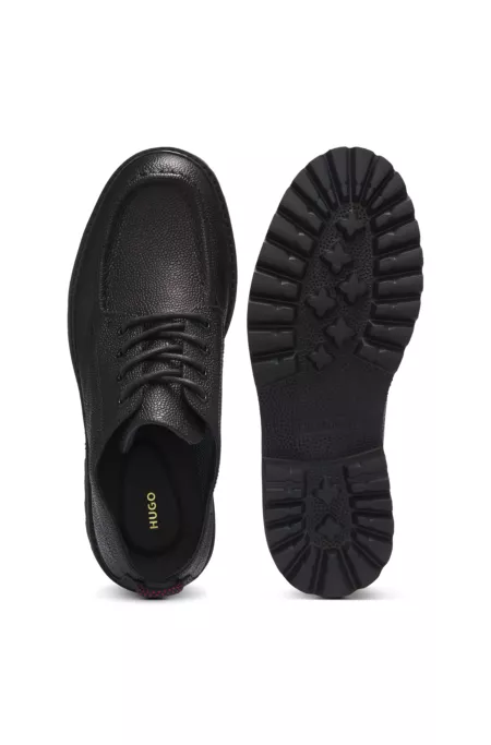 Derby shoes in grained leather with lug sole