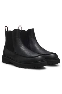 Chelsea boots in grained leather with gold-foil logo, Black