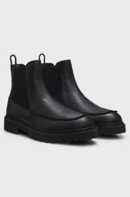 Chelsea boots in grained leather with gold-foil logo, Black