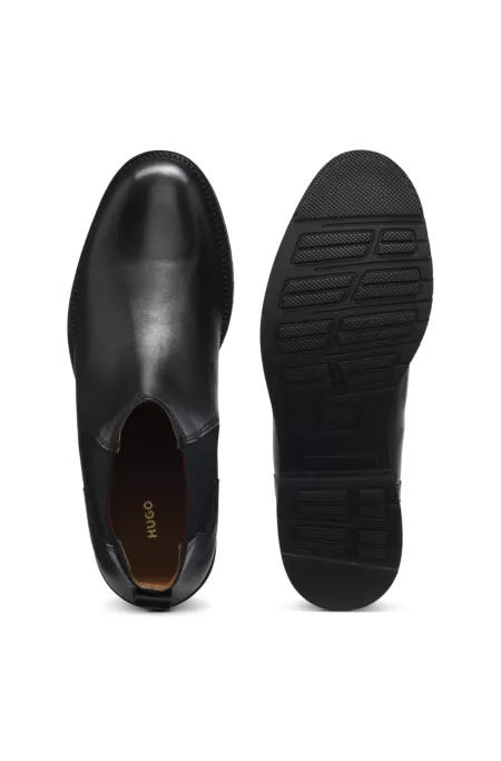 Versatile Chelsea boots in smooth leather