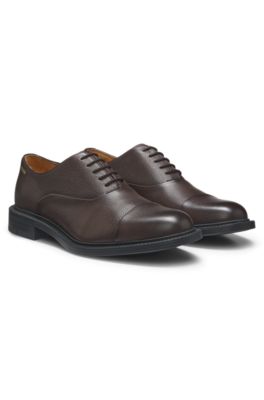 Oxford shoes in grained leather with cap toe, Brown