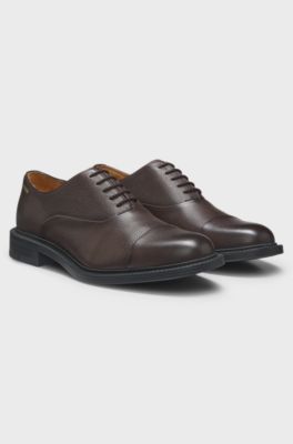 Oxford shoes in grained leather with cap toe, Brown