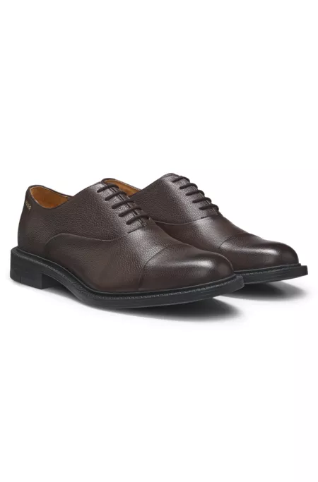 Oxford shoes in grained leather with cap toe