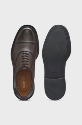 Oxford shoes in grained leather with cap toe, Brown