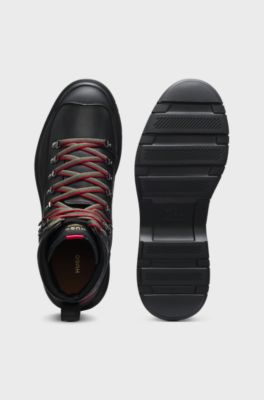 Hiking-style leather boots with an extralight sole, Black
