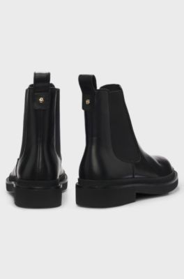 Leather Chelsea boots with gold-tone Double B monogram, Black