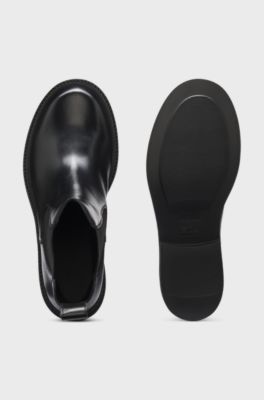 Leather Chelsea boots with gold-tone Double B monogram, Black