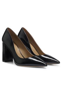High-heeled pumps in leather with pointed toe