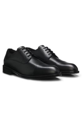 Derbys aus genarbtem Leder mit Zehenkappe, Schwarz