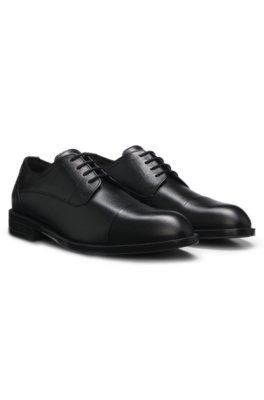 Derby shoes in grained leather with cap toe