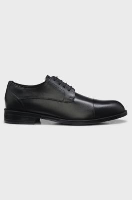 Derby shoes in grained leather with cap toe, Black