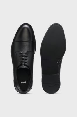 Derby shoes in grained leather with cap toe, Black