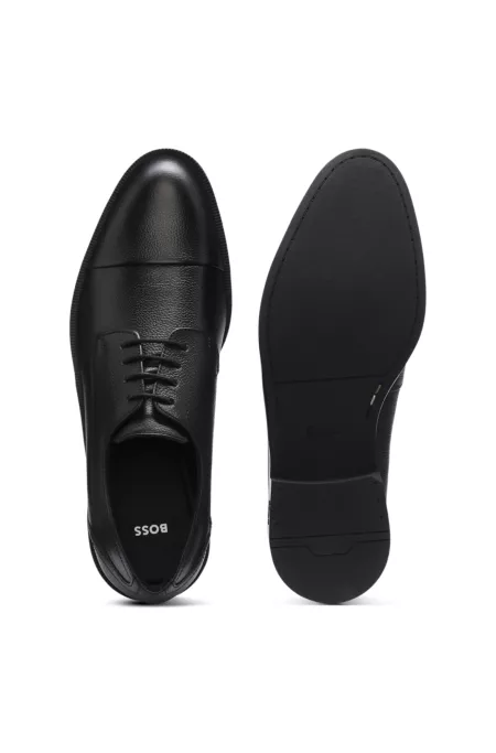 Derby shoes in grained leather with cap toe