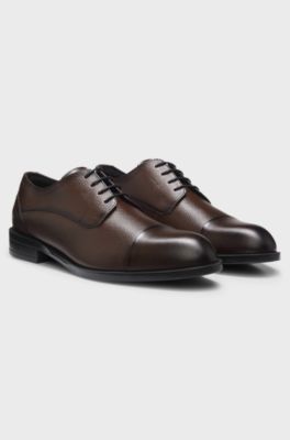 Derby shoes in grained leather with cap toe, Dark Brown